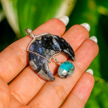 Load image into Gallery viewer, 925 SS Que-Sera & Chrysoprase Moon Pendant