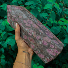 Load image into Gallery viewer, XXL Garnet Matrix Tower